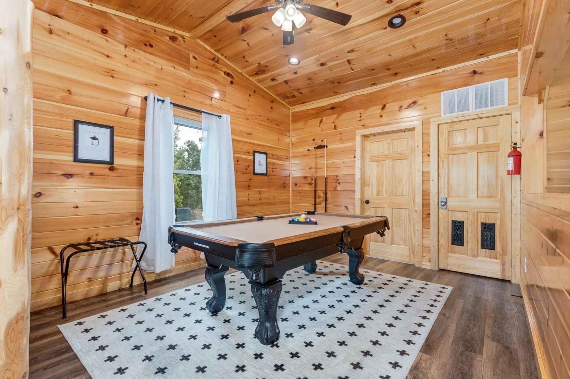 Fully Loaded Cabin In Heart Of Pigeon Forge Exteriér fotografie