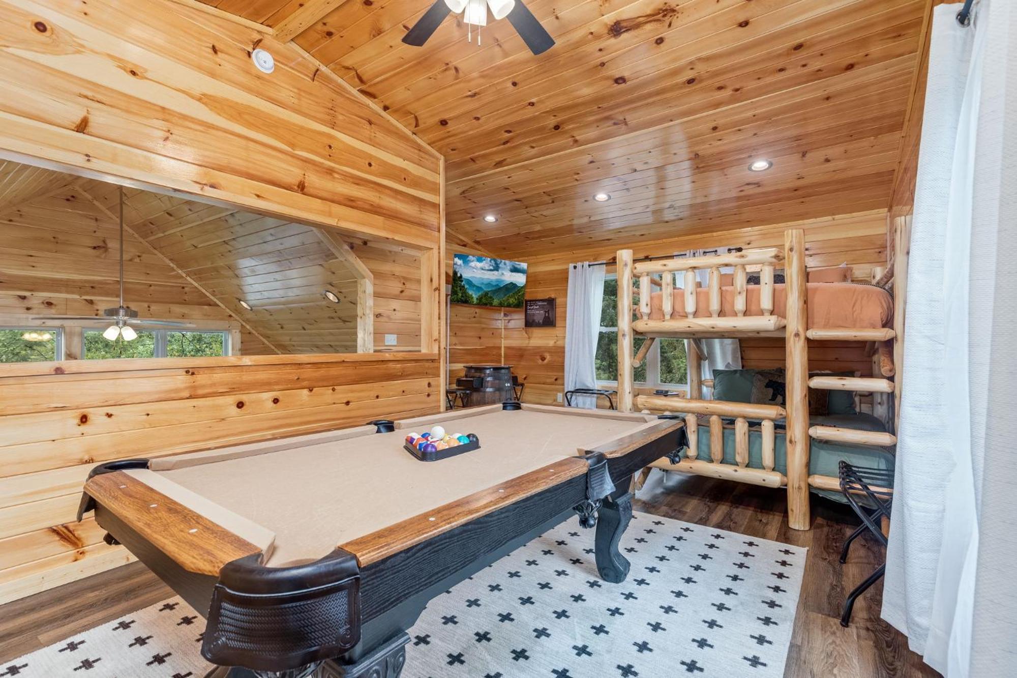 Fully Loaded Cabin In Heart Of Pigeon Forge Exteriér fotografie