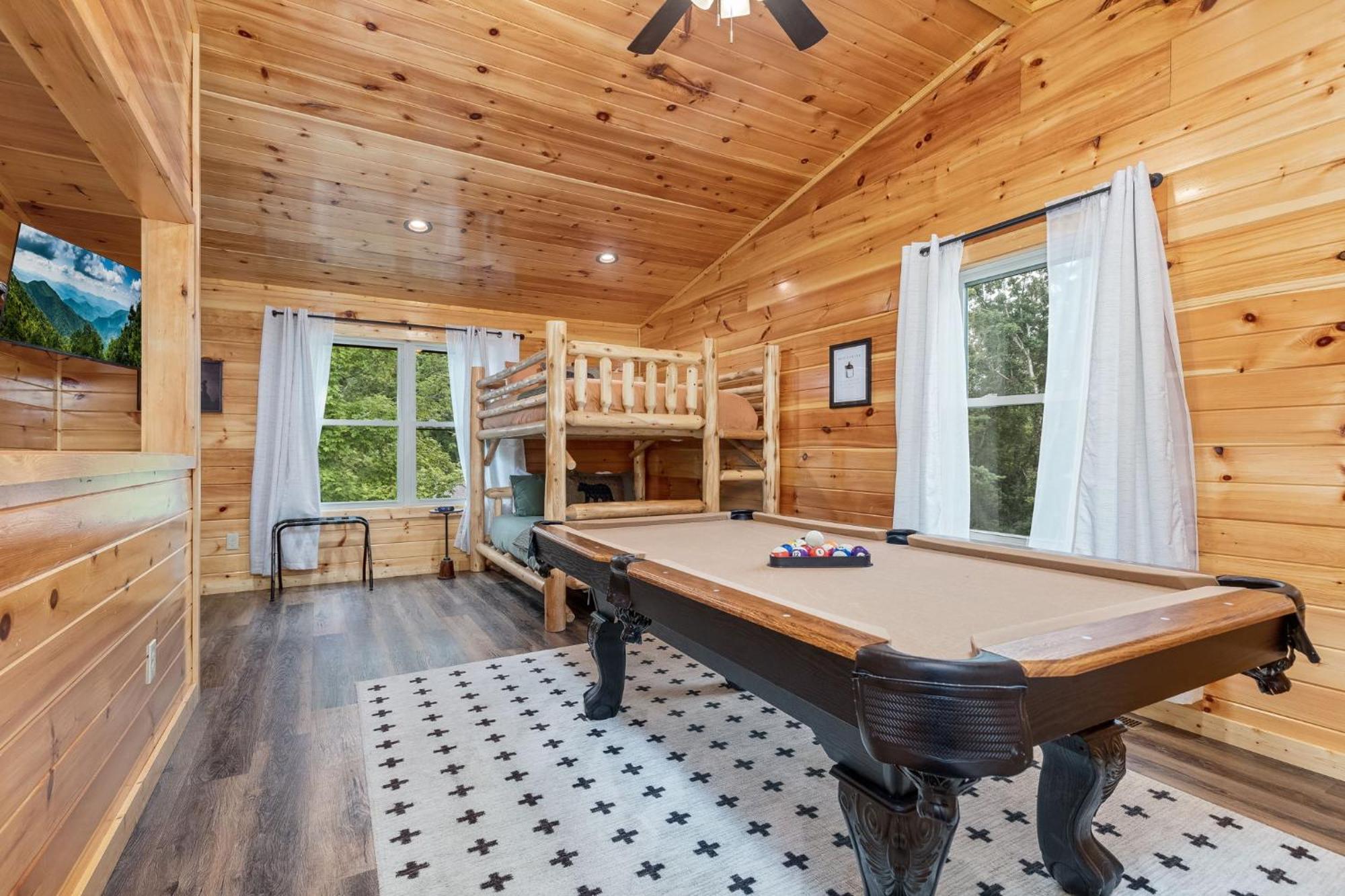 Fully Loaded Cabin In Heart Of Pigeon Forge Exteriér fotografie